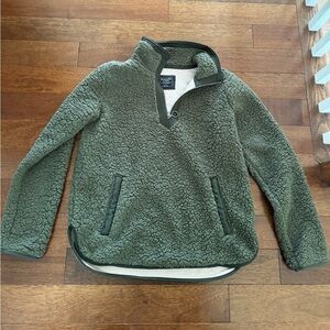 Abercrombie and Finch green Sherpa half zip size small